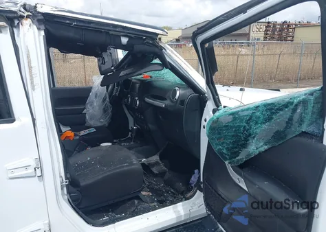 2016 Jeep Wrangler Unlimited Sahara из США, поврежденный, VIN 1C4BJWEG8GL129577